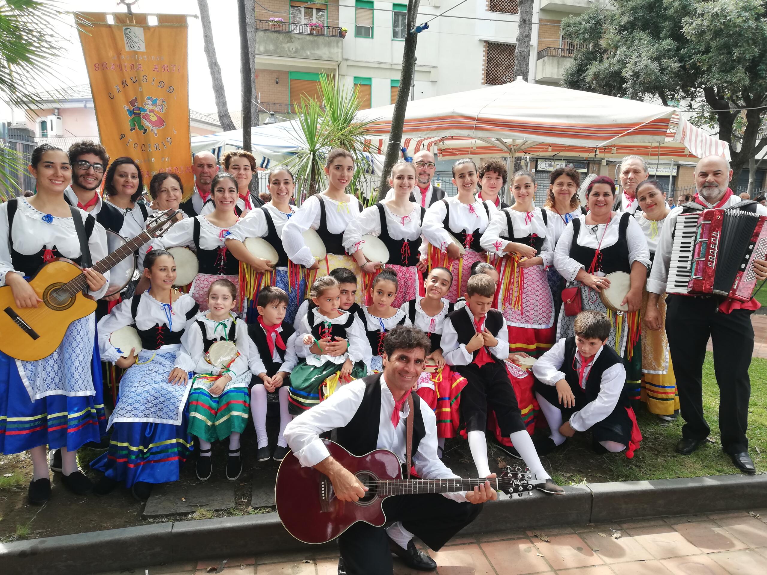 Gruppo Folk “Carusiddi e Picciriddi”